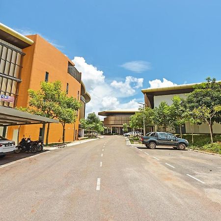 Capital O 90614 Cvia Ummul Hotel Padang Besar Exteriör bild
