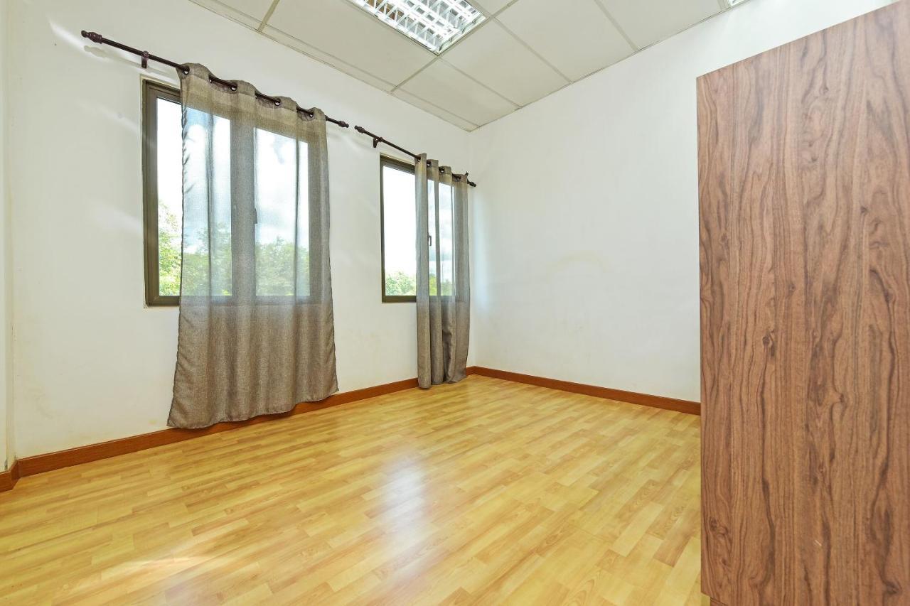 Capital O 90614 Cvia Ummul Hotel Padang Besar Exteriör bild