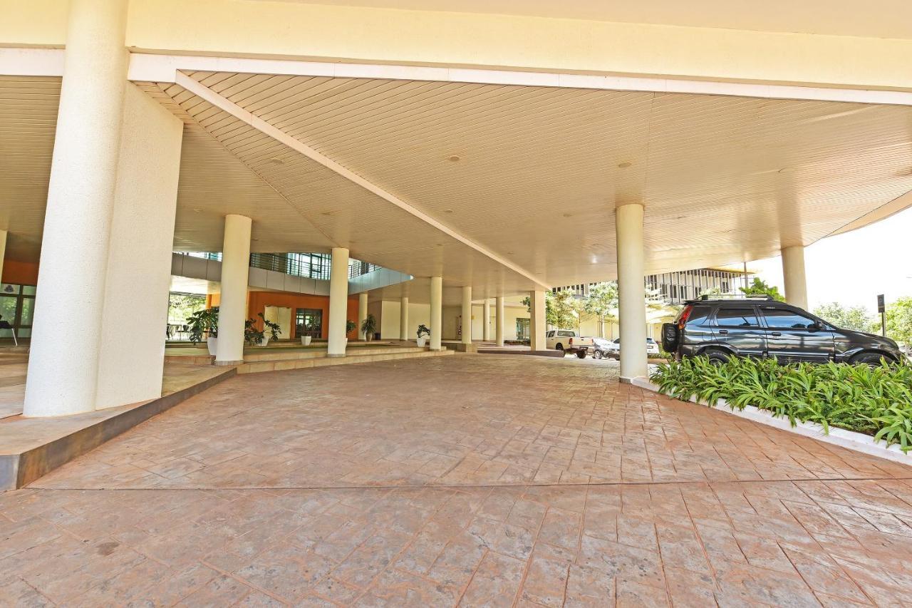 Capital O 90614 Cvia Ummul Hotel Padang Besar Exteriör bild