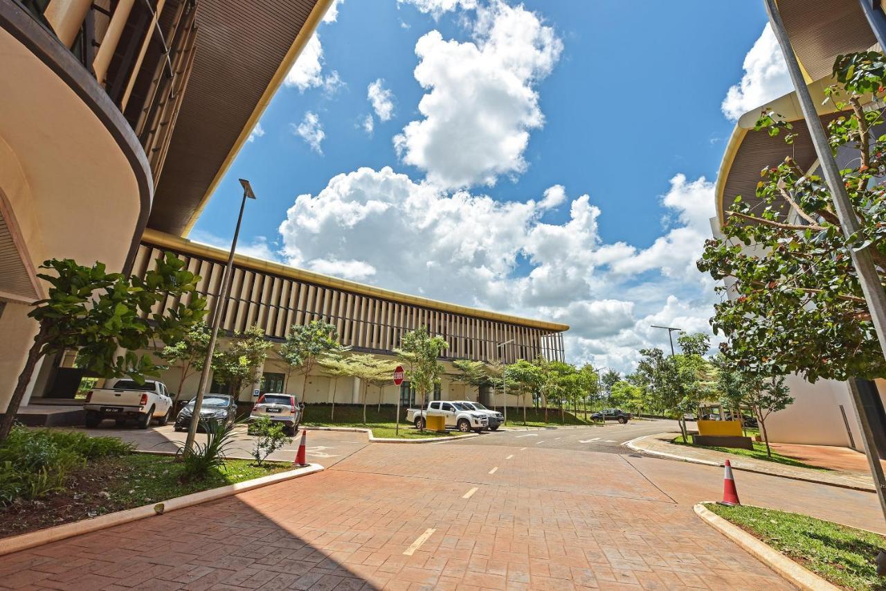 Capital O 90614 Cvia Ummul Hotel Padang Besar Exteriör bild