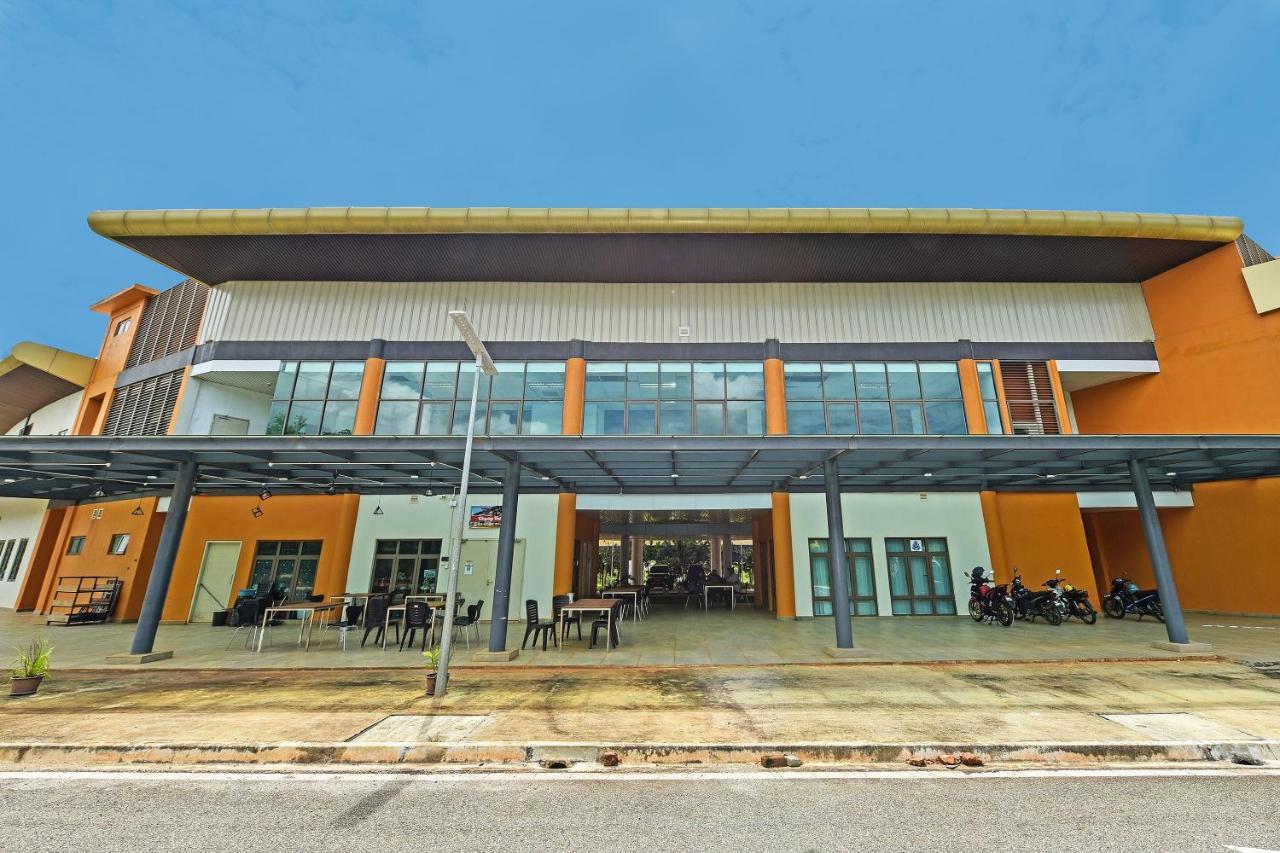 Capital O 90614 Cvia Ummul Hotel Padang Besar Exteriör bild