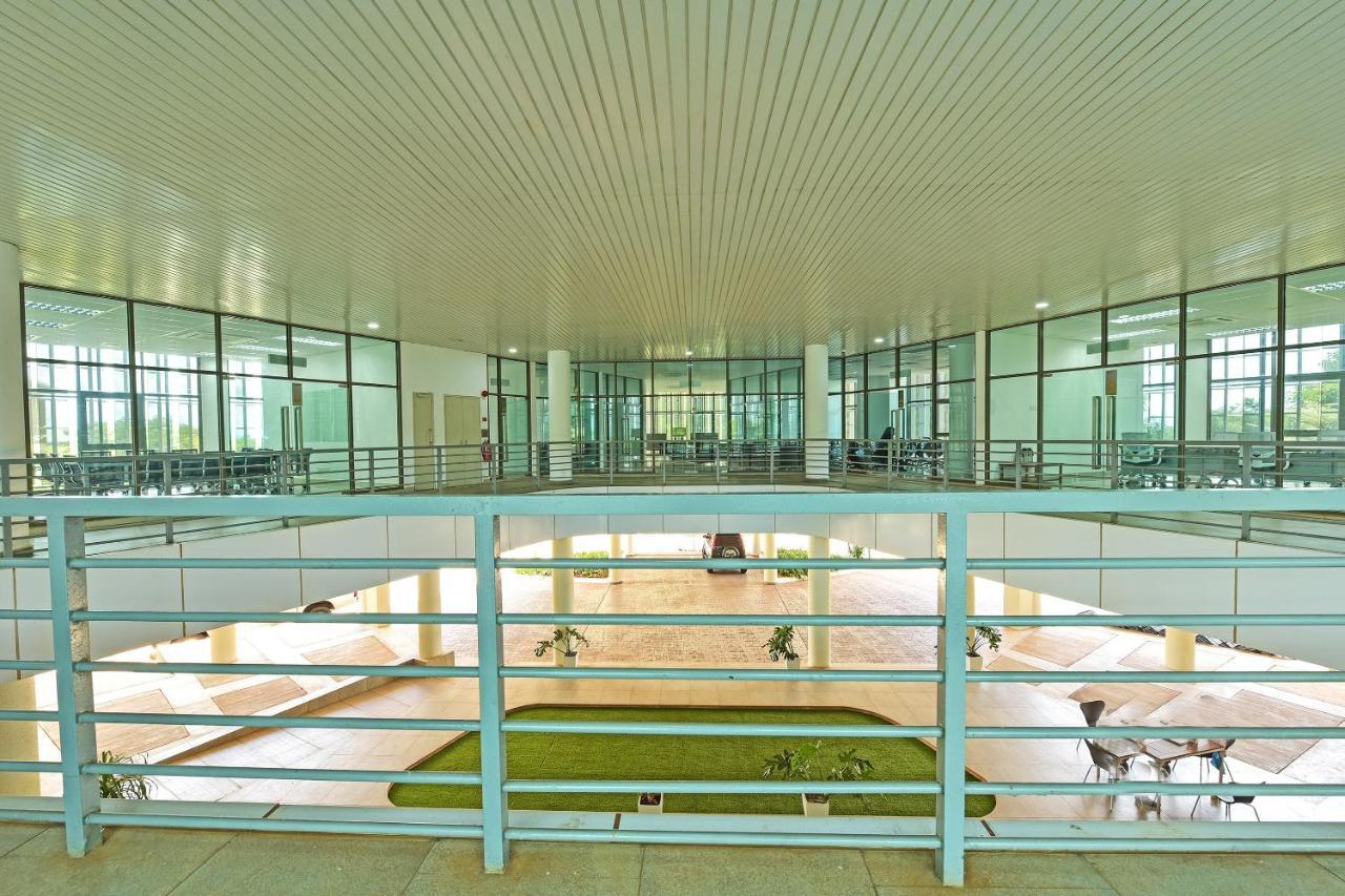 Capital O 90614 Cvia Ummul Hotel Padang Besar Exteriör bild