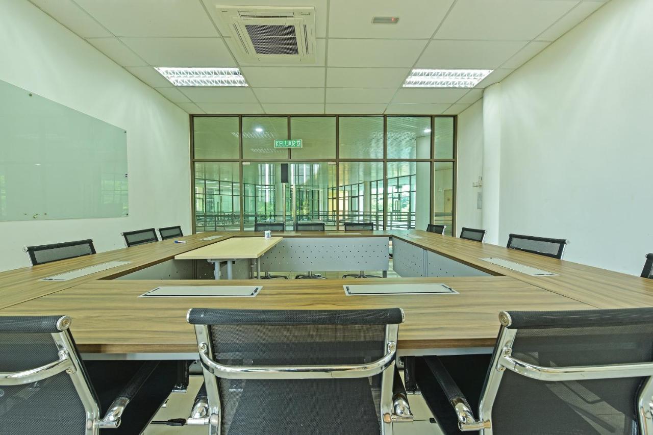 Capital O 90614 Cvia Ummul Hotel Padang Besar Exteriör bild